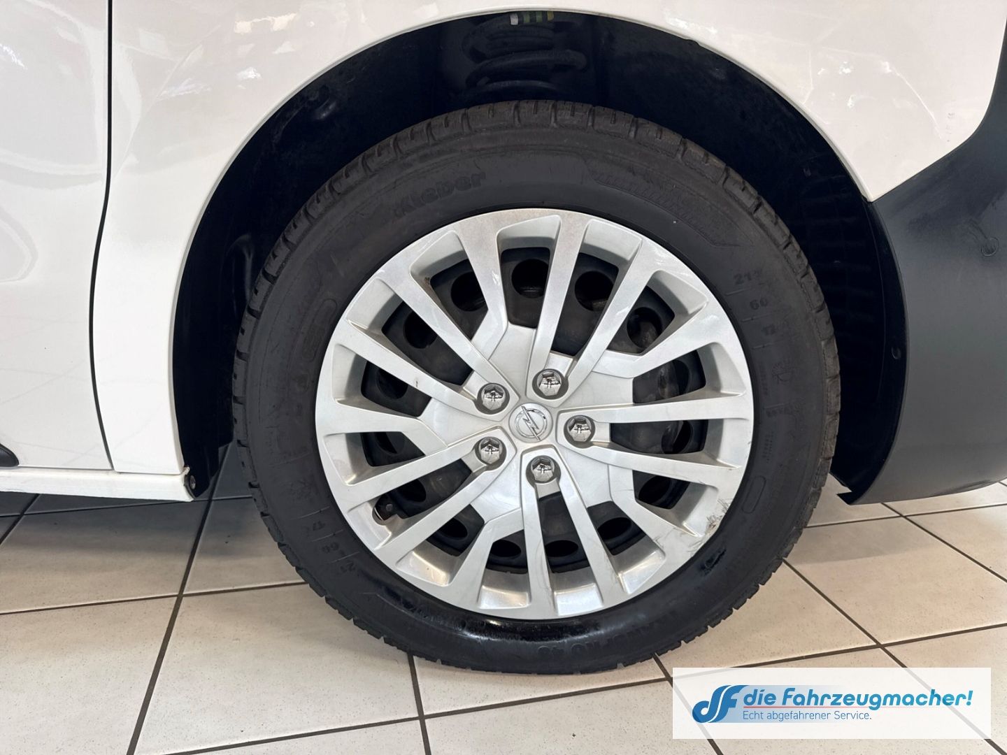 Fahrzeugabbildung Opel Vivaro Kasten -e Elegance L 75 kWh HUD Navi Appl