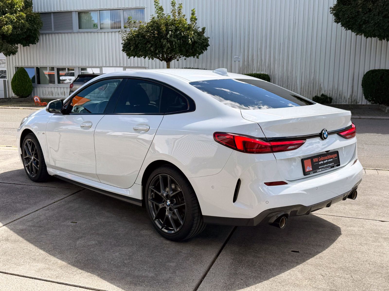 Fahrzeugabbildung BMW 220i Gran Coupé Steptr. M-Sport LED H&K KAM SHZ