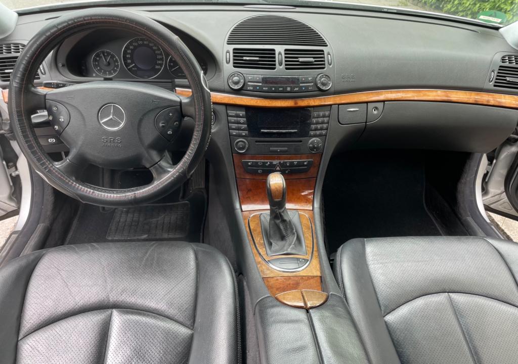 Mercedes-Benz E 240
