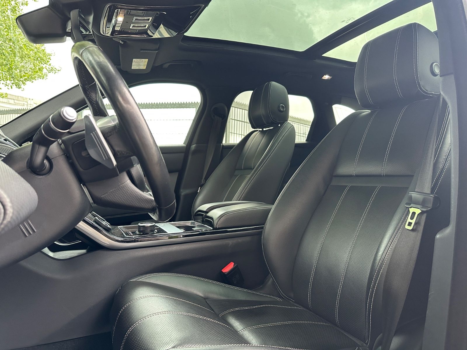 Fahrzeugabbildung Land Rover Range Rover Velar R-Dynamic*PANO*MEMEORY*HEADUP