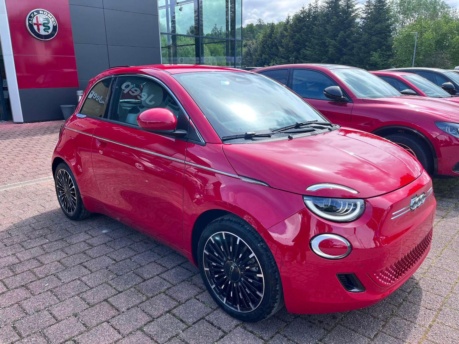 Fahrzeugabbildung Fiat 500e 500 e La Prima