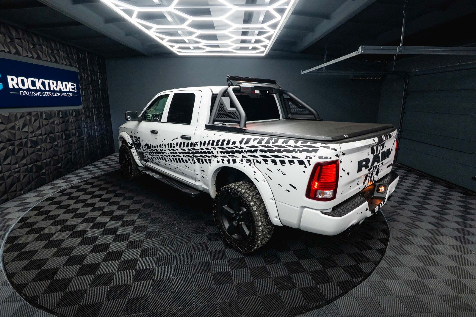 Fahrzeugabbildung Dodge RAM 5.7 V8 HEMI 4x4 OFFROAD Night-Paket *LED*AHK