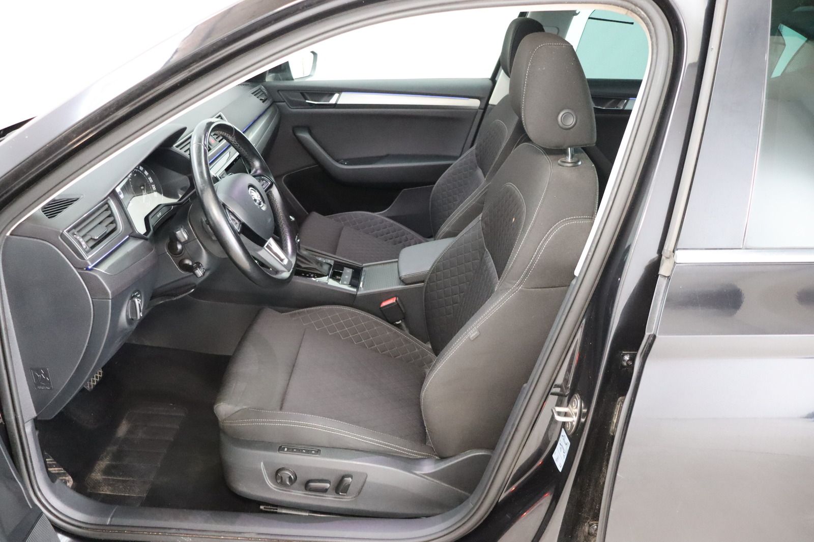 Fahrzeugabbildung SKODA Superb III Style 2.0 TDI DSG 1. Hand * Memory *