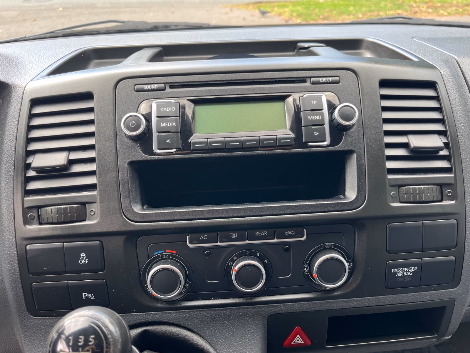 VOLKSWAGEN T5 MULTIVAN 2.0 TDI 140ch - STARLINE - ATTELAGE - PARK ASSIST AVANT/ARRIÈRE - CHAUFFAGE AUXILIAIRE - 1 ERE MAIN