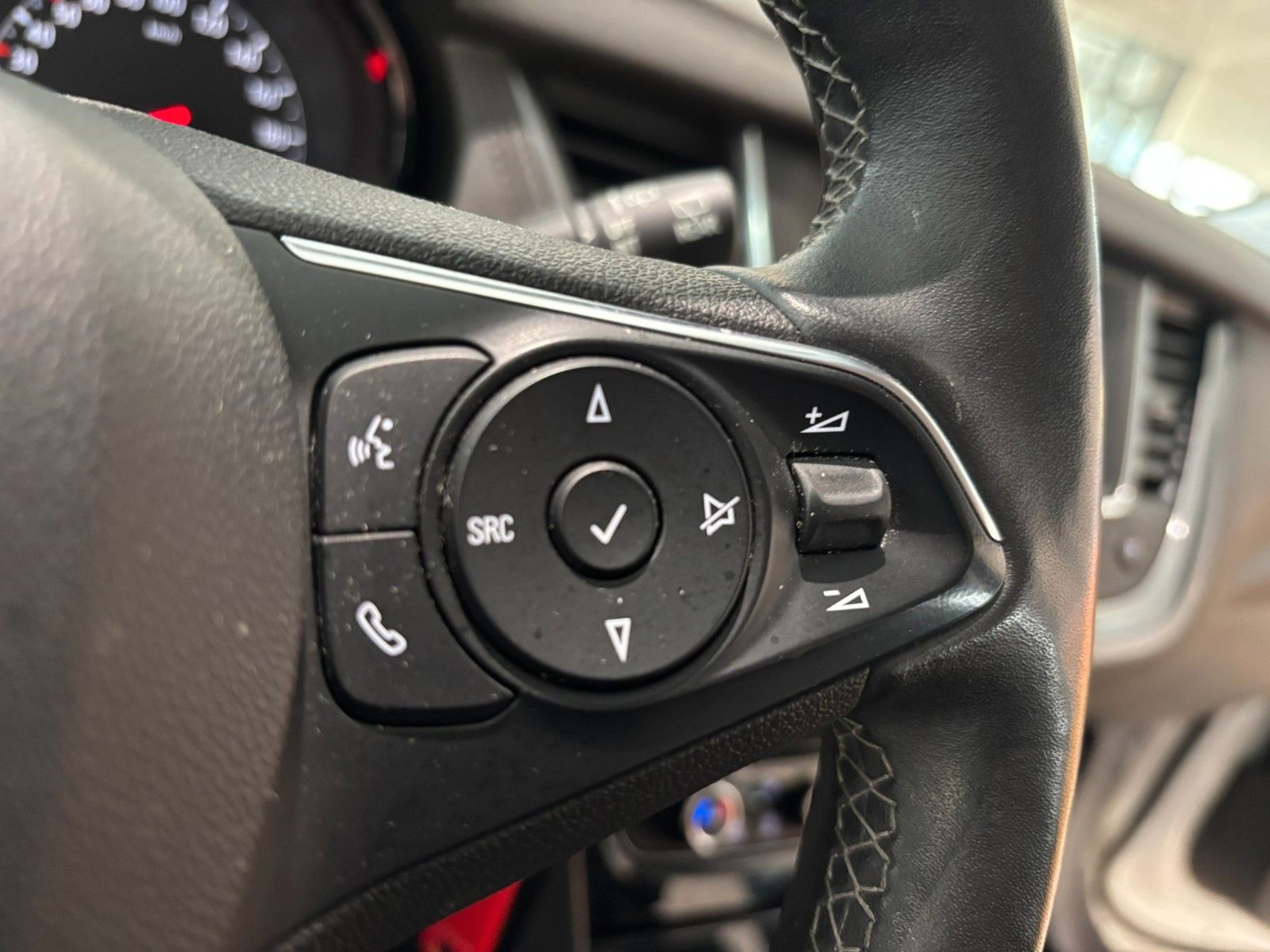 Fahrzeugabbildung Opel Grandland 1.5D AHK/KAMERA/SHZ/LHZ/FSH/ALU/ACC