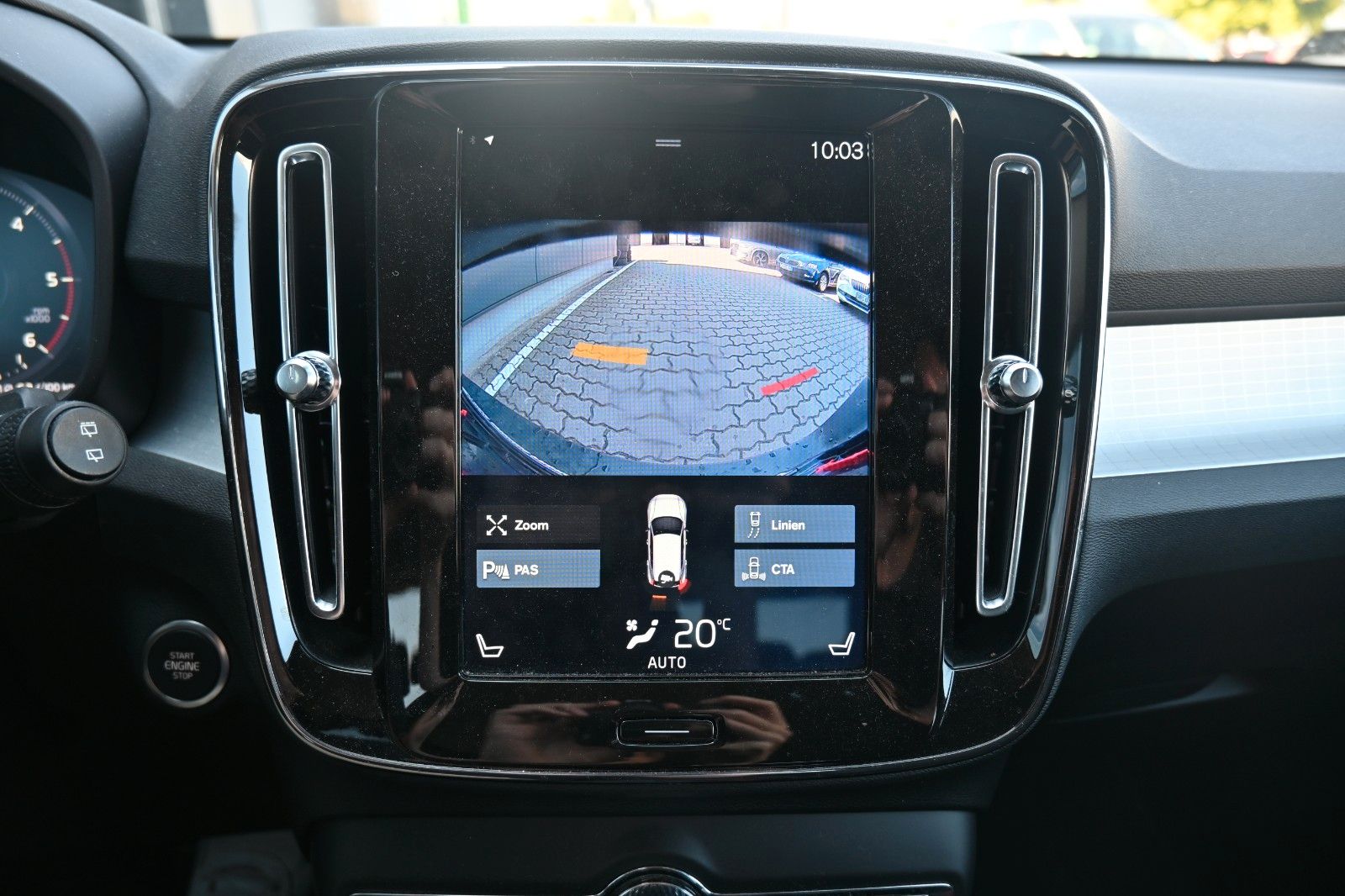 Fahrzeugabbildung Volvo XC40 D3 AWD Autom. Momentum*RFK*FSHZG*BLIS*AHK