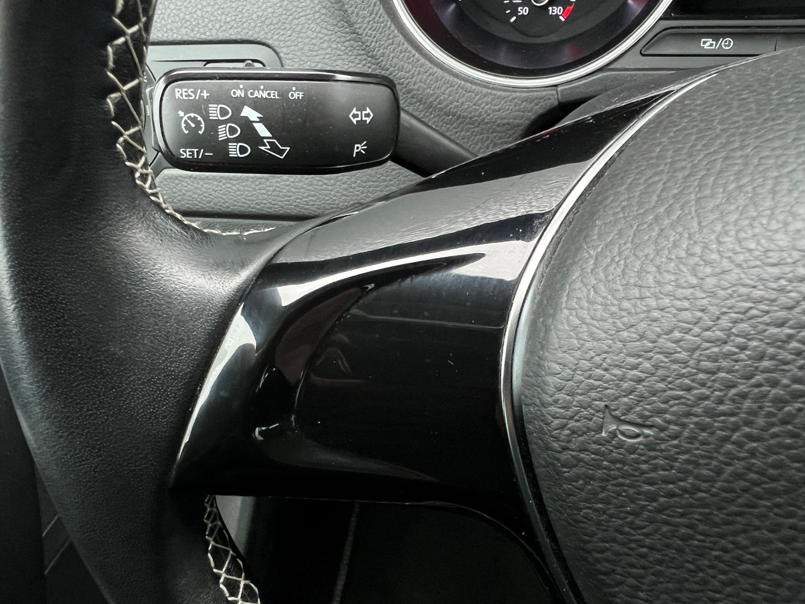 Fahrzeugabbildung Volkswagen Polo Lounge 1.0 *Sitzheizung, Climatronic, Navi*