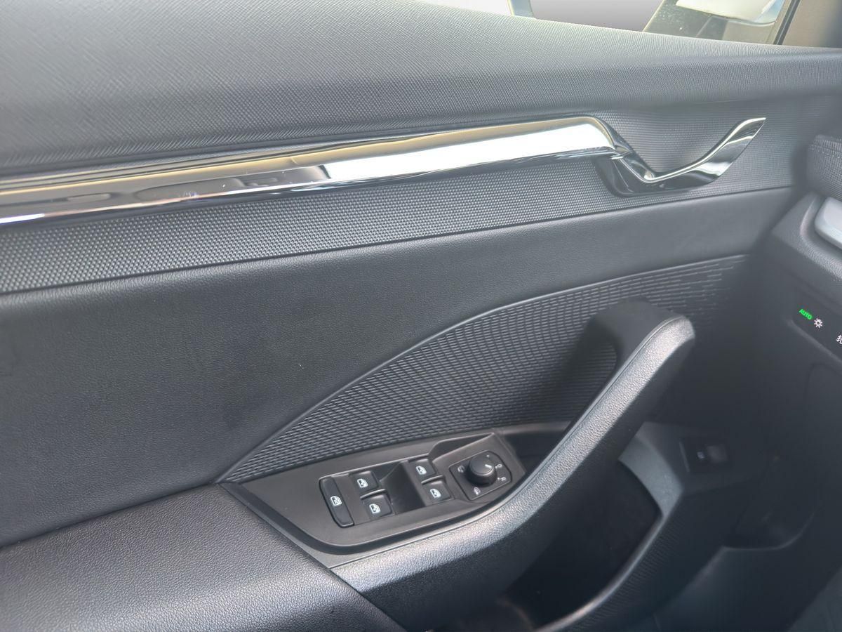 Fahrzeugabbildung SKODA Octavia Combi Style 1.4 TSI iV 150 kW