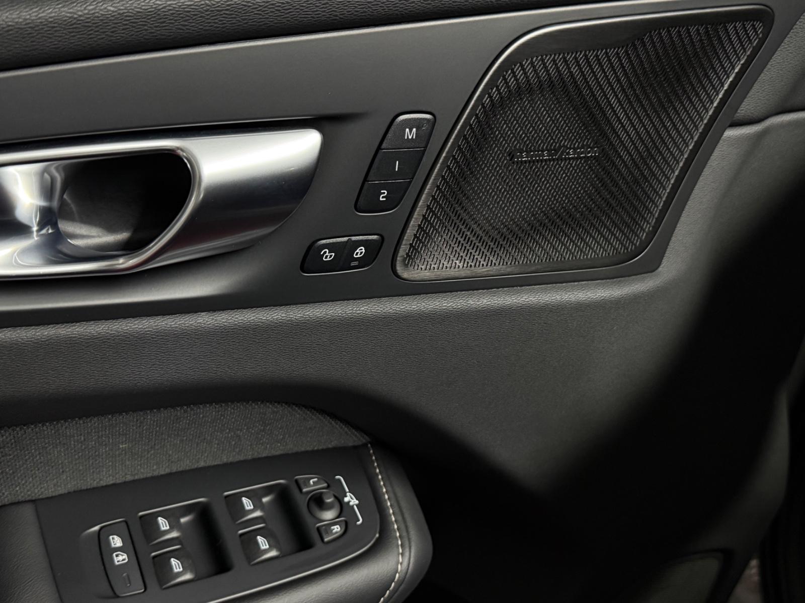 Volvo XC60 B5 Plus Dark AWD H&K Sound Assist AppCar360, миниатюра 16