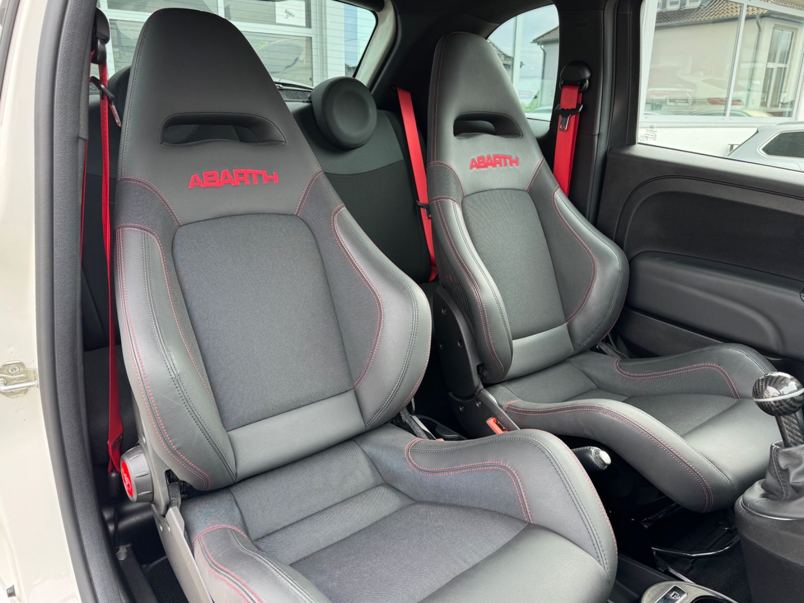 Fahrzeugabbildung Abarth 595 esseesse/CARBON/Akrapovic/MATT/Maxton-Design