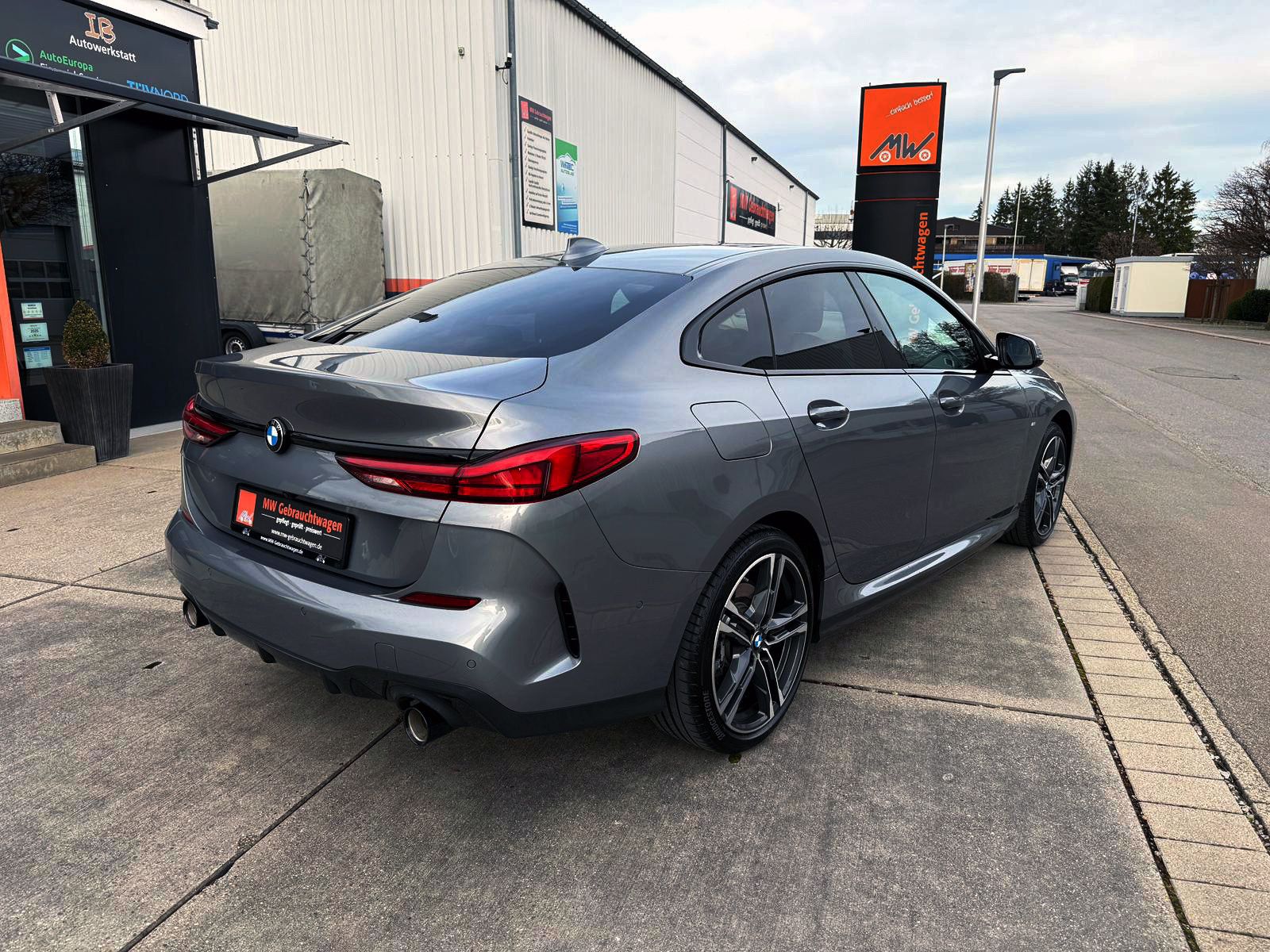 Fahrzeugabbildung BMW 220i Gran Coupé Steptr. M-Sport LED PANO KAM SHZ