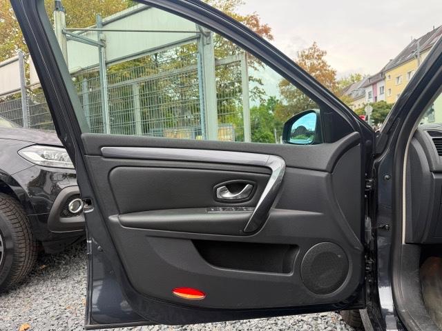 Renault Laguna 2010 — photo 12