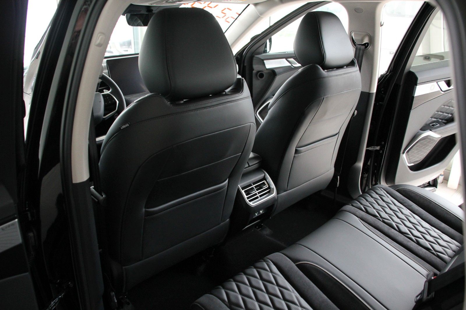 Fahrzeugabbildung GWM WEY03 LUXURY 4WD PHEV Pano, Sitzk., Winter