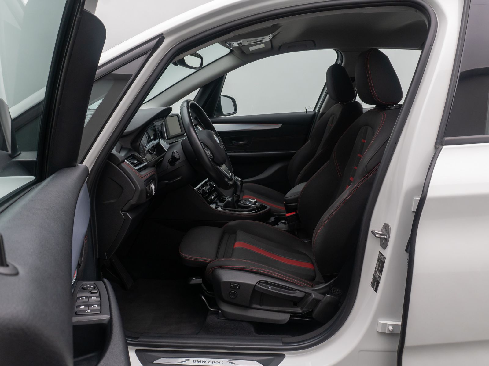 Fahrzeugabbildung BMW 218i Active Tourer Sport Line ParkAssis Navi LED