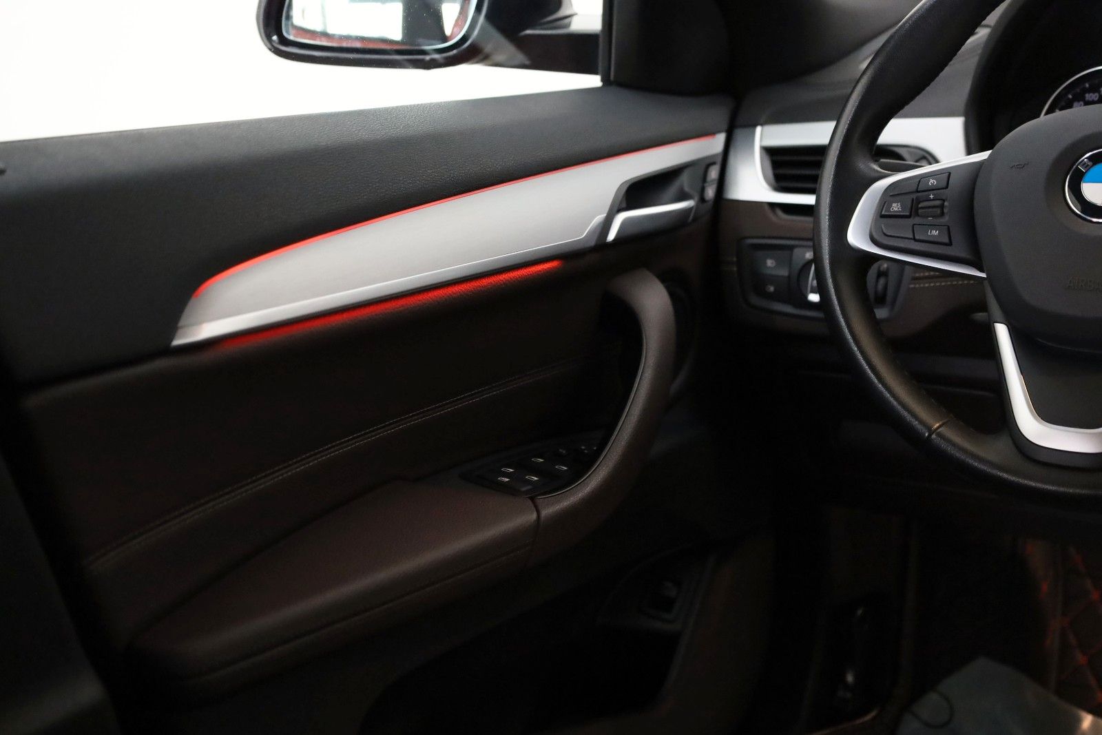 Fahrzeugabbildung BMW X2 sDrive 20 i Advantage Plus,Navi,Kamera,AHK+WR