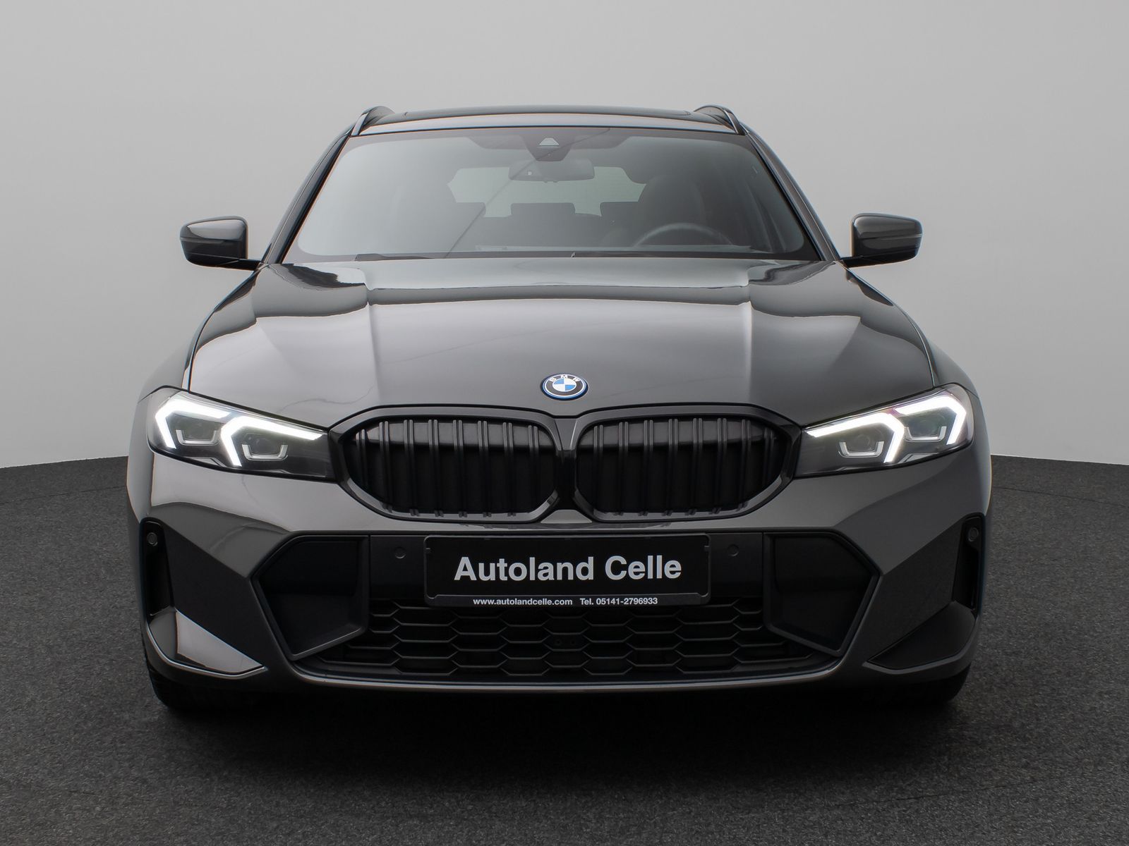 Fahrzeugabbildung BMW 330e xD M Sport Panorama Kamera HUD H/K AHK 19"