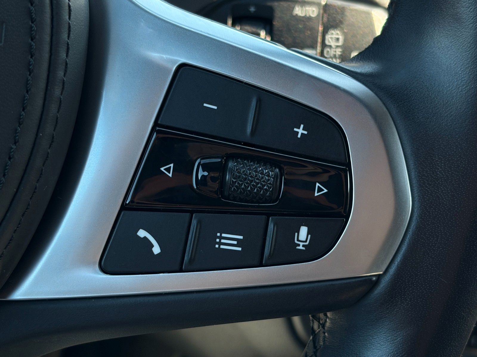Fahrzeugabbildung BMW 118i M Sport Autom SHZ LHZ Hifi Amb Navi CarPlay