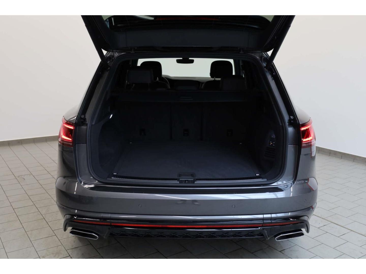 Volkswagen Touareg 3.0 TDI V6 4Mot. R-Line Tip Luftf./Leder