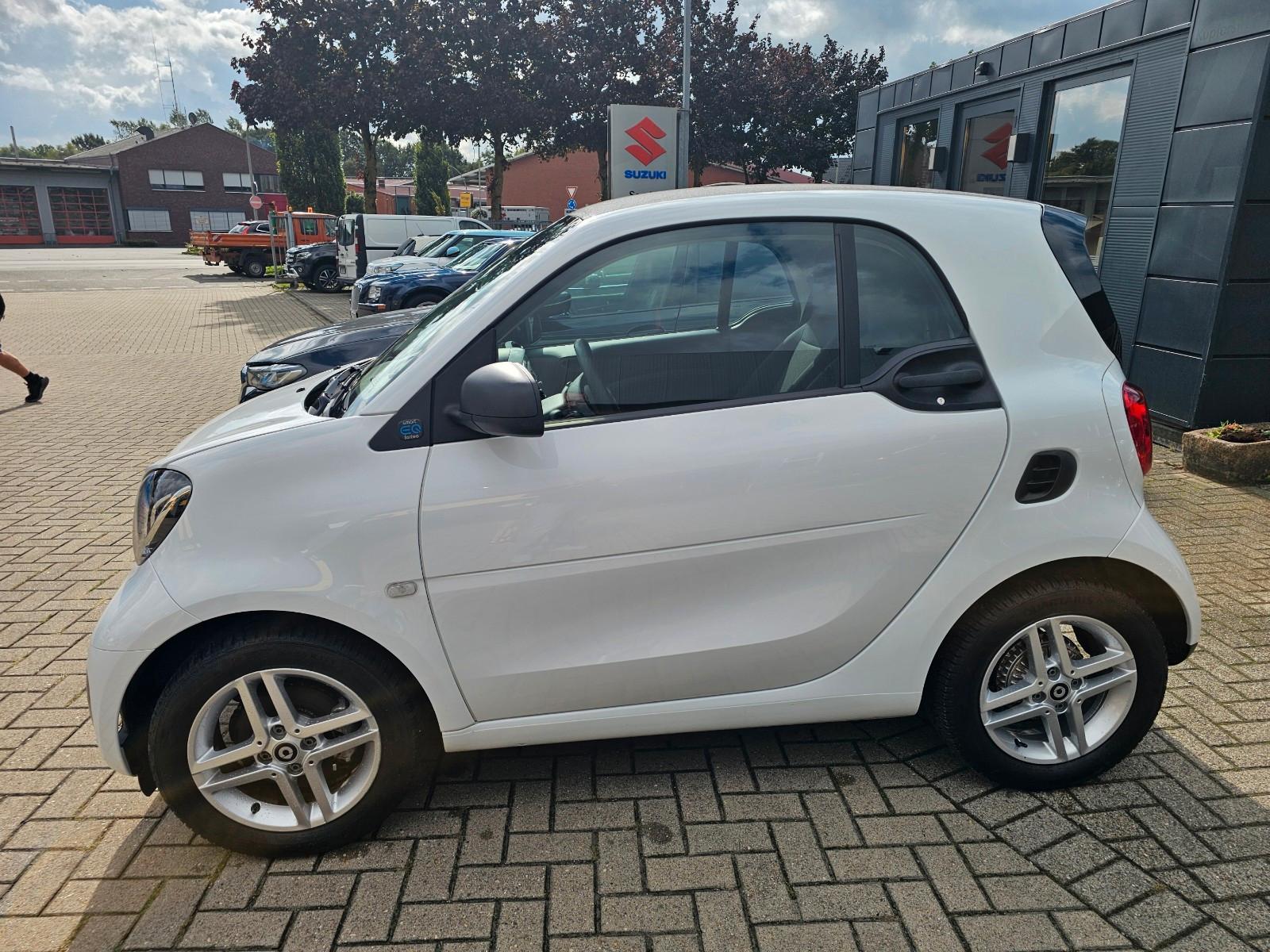 Smart ForTwo coupe EQ *Schnellladevorrichtung*DAB