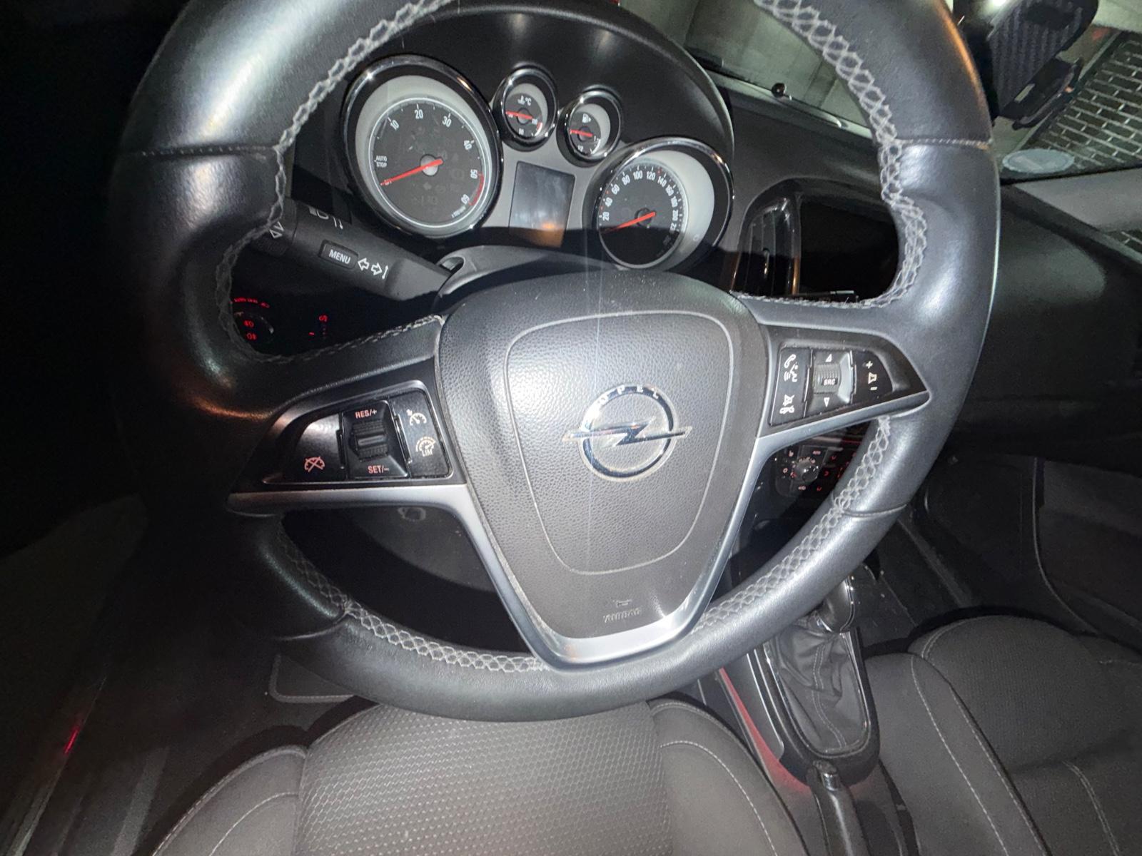 Opel Astra 2014 — photo 11