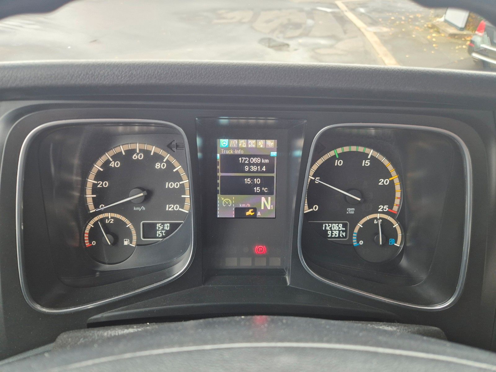 Fahrzeugabbildung Mercedes-Benz Actros 2653 LS 6x4 Retarder 120.000kg