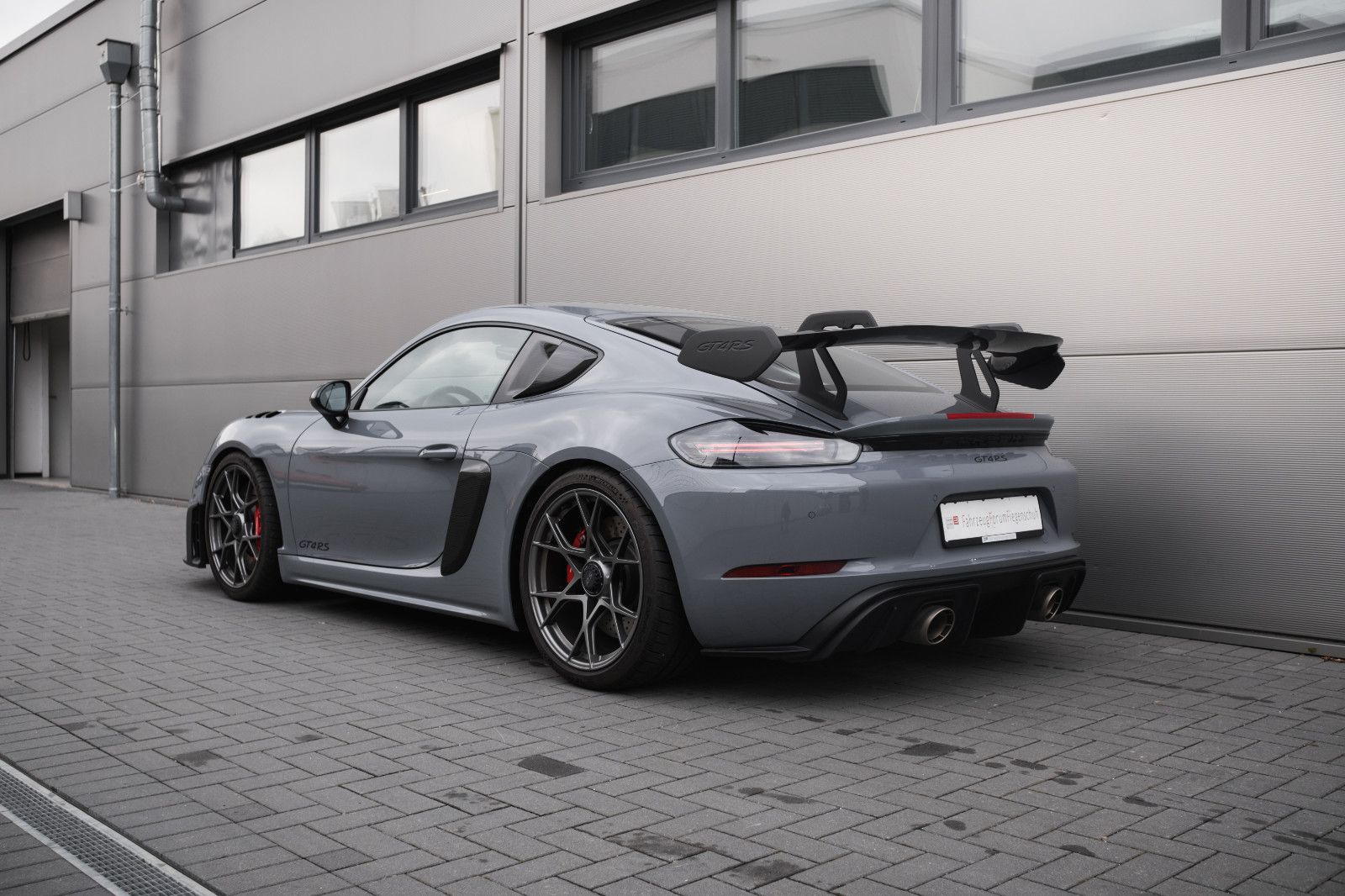 Fahrzeugabbildung Porsche Cayman 718 GT4RS-Lift-Weissach-Paket-BOSE-