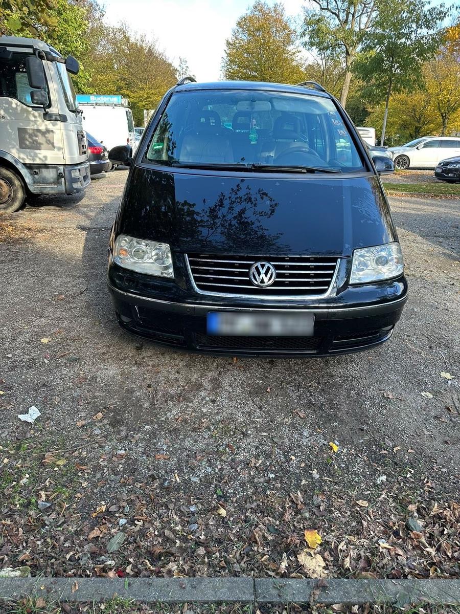 Volkswagen Sharan 2004 — rear view