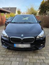BMW 218i Active Tourer Aut. Advantage - BMW 2er Reihe mit Benzin-Antrieb: Geländewagen, Automatik