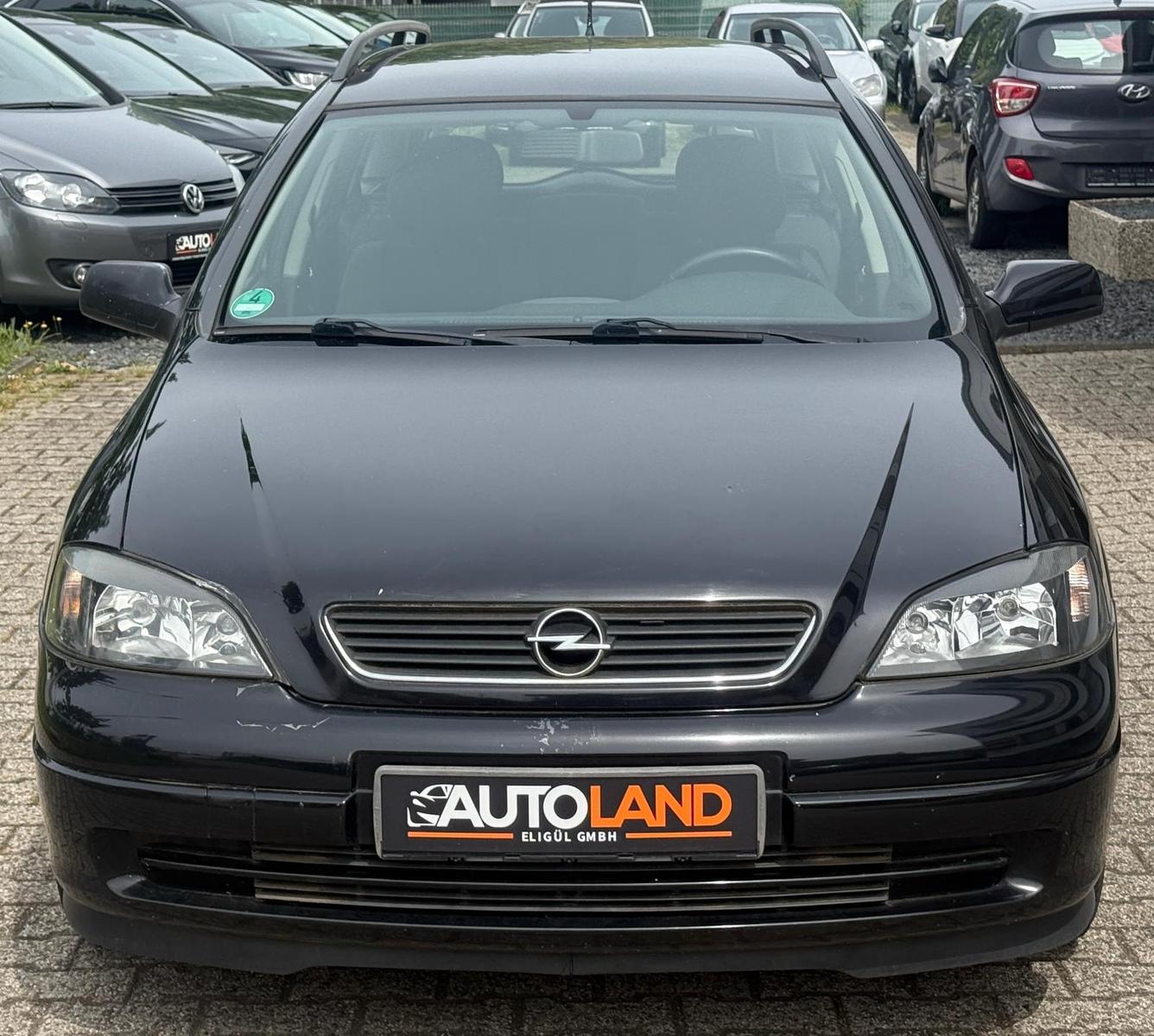 Opel Astra 2004 — rear view