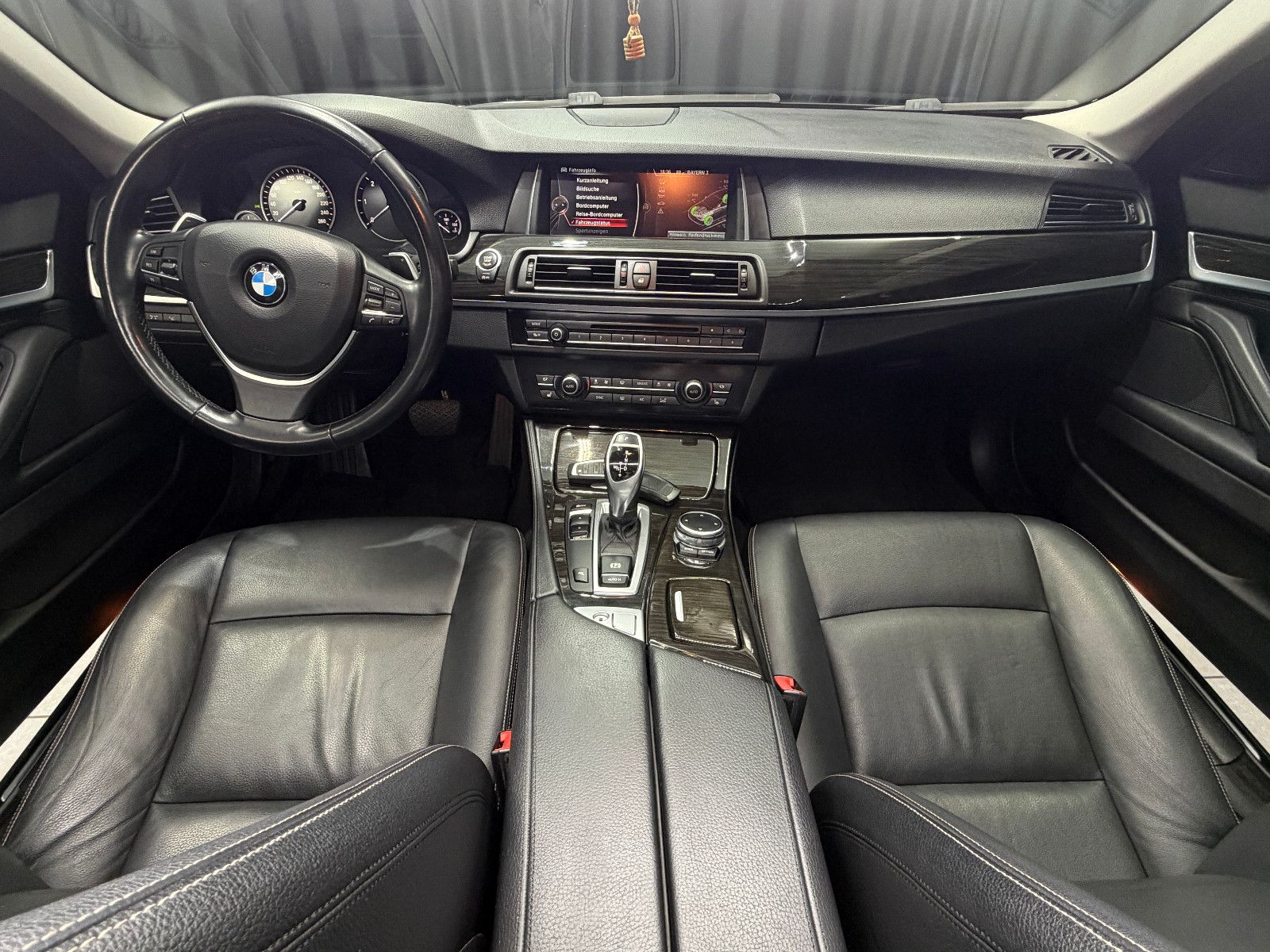 Fahrzeugabbildung BMW 535d Limousine|HuD|HIFI|STANDHZG|NAVI|LEDER