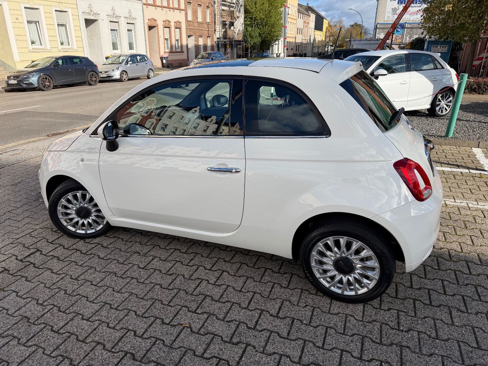 Fahrzeugabbildung Fiat 500 Lounge APPLE CAR PLAY PDC PANORAMA