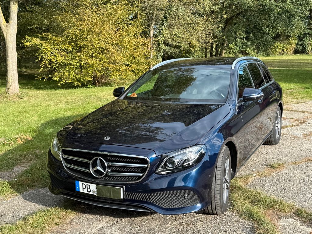 Image of Mercedes-Benz E 220