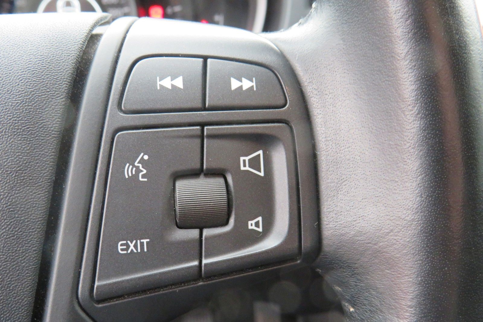 Fahrzeugabbildung Volvo V40 Kinetic NAVI TELVOR KLIMATRONIC 8-FACH ALU