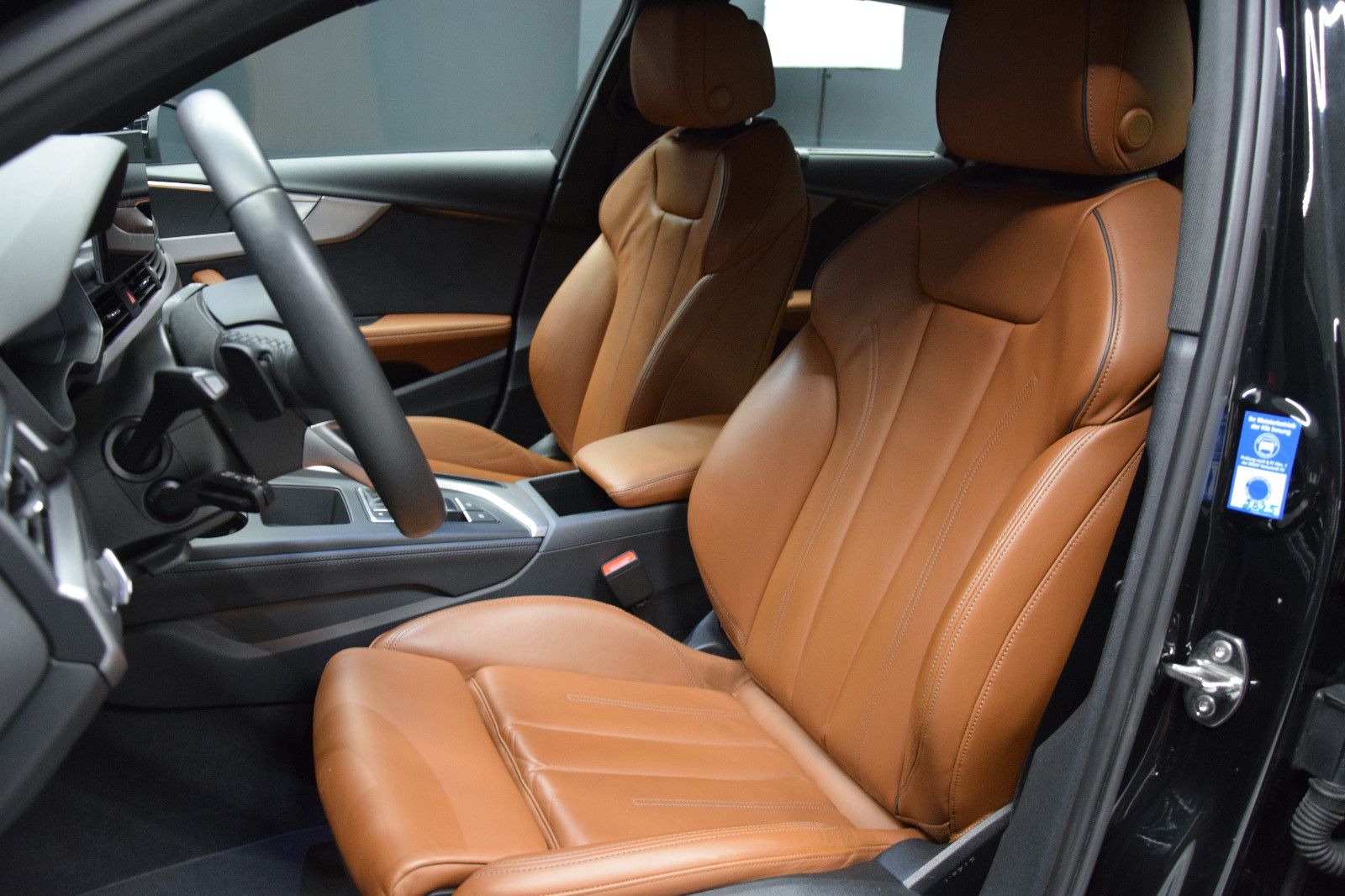 Fahrzeugabbildung Audi A4 Avant 40 TDI S line MATRIX 3-Zonen ACC