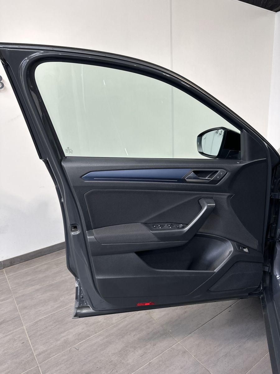 Fahrzeugabbildung Volkswagen T-Roc 2.0 TDI DSG Style NAV+ACC+KAM+VCOCK+PP+1HD