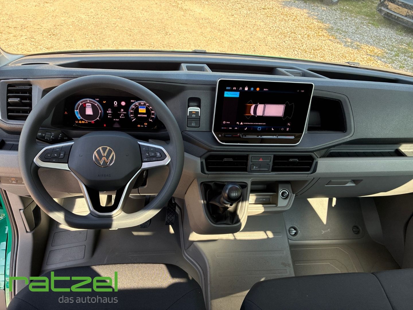 Fahrzeugabbildung Volkswagen Crafter 35 Pritsche MR AHK+Klima+Allwetterreifen