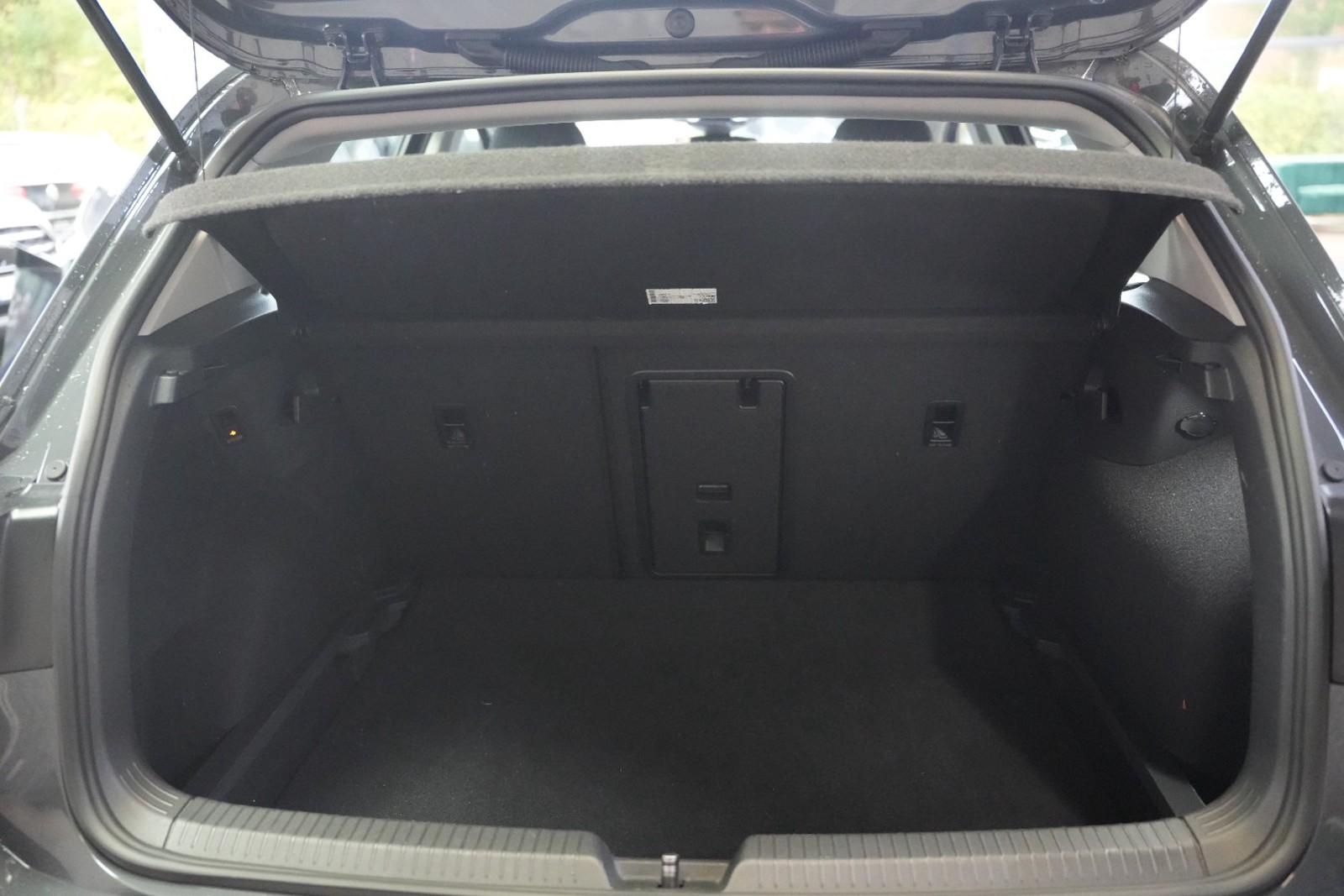 Volkswagen Golf VIII LIFE*ANHÄNGERKUPPLUNG*PDC*ACC*PDC*NAVI