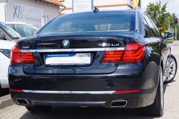 BMW 750 - 8