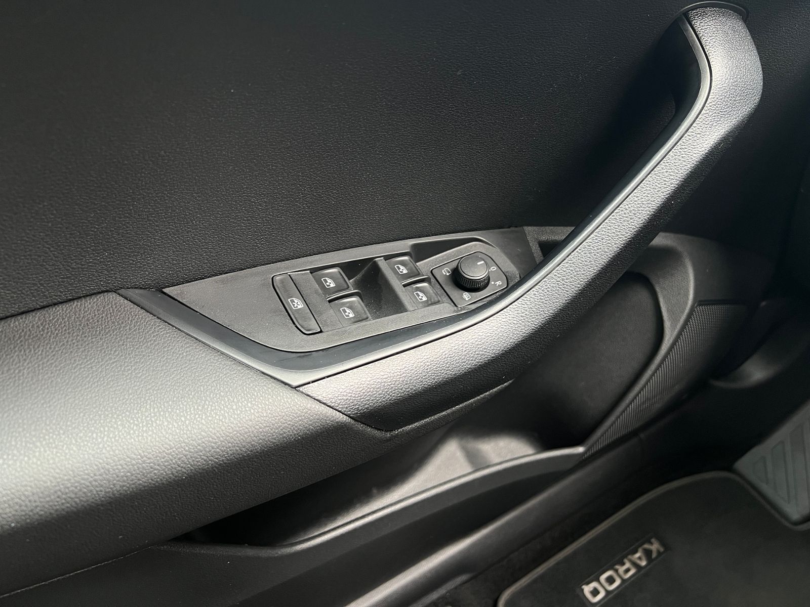 Fahrzeugabbildung SKODA Karoq Ambition 1.5 TSI *AHK, SmartLink, Kamera,
