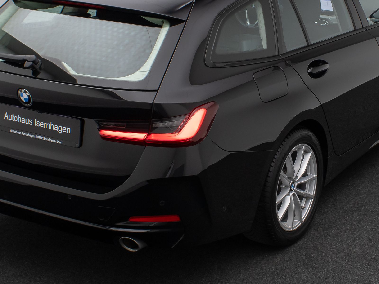 Fahrzeugabbildung BMW 318i GeschwindigReg HUD DAB Kamera LED Sport