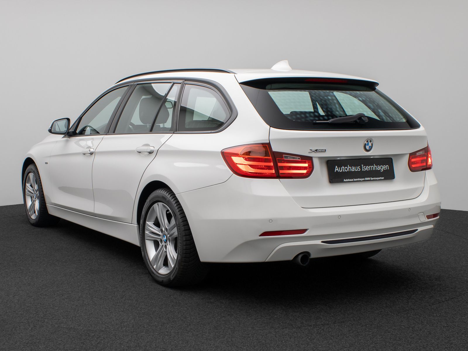 Fahrzeugabbildung BMW 320d Sport Line Xenon NaviPro HUD PDC FernlichtA