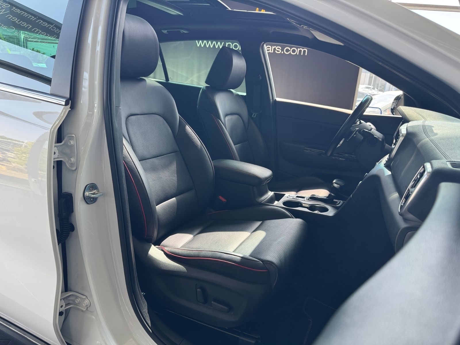 Fahrzeugabbildung Kia Sportage GT-Line 4WD PANO 360° LED NAVI