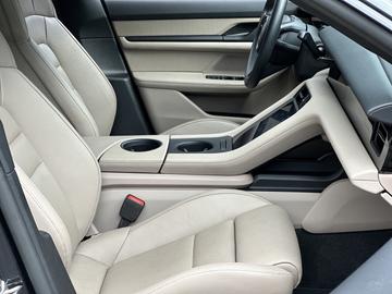 2023 Porsche TAYCAN photo 1