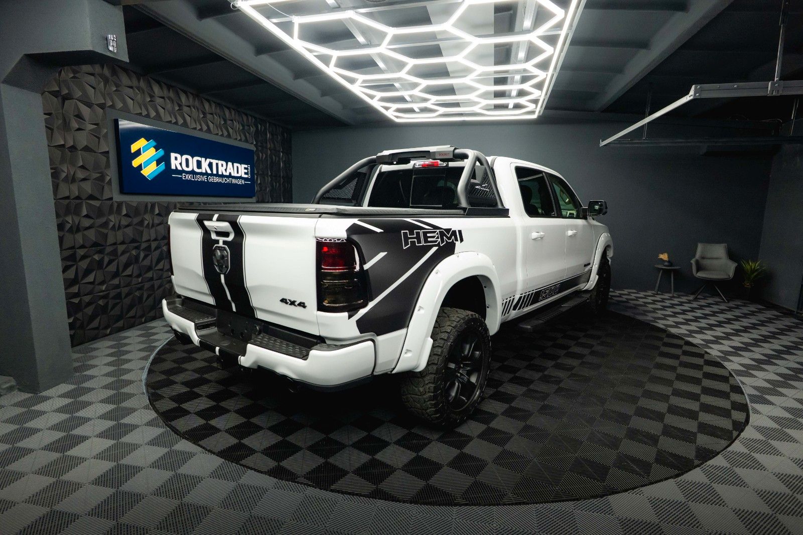 Fahrzeugabbildung Dodge RAM 5.7 V8 HEMI 4x4 OFFROAD LONGBED AXLE LOCK