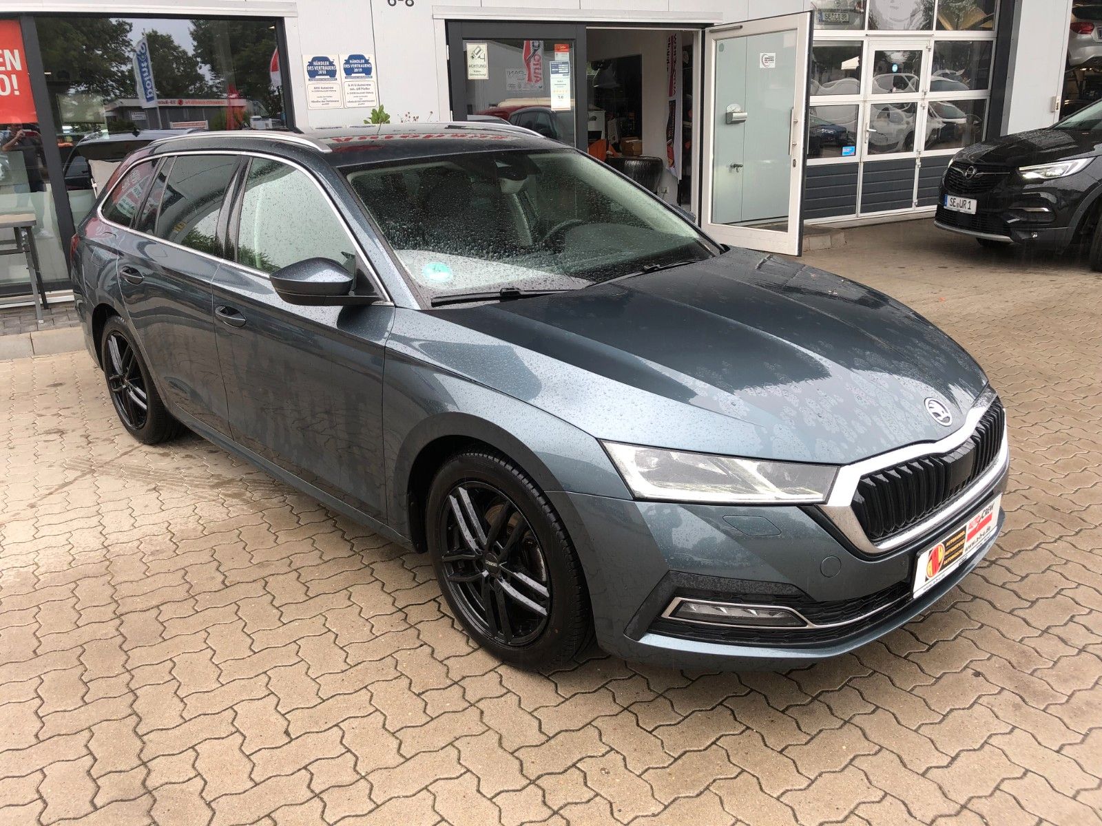 Fahrzeugabbildung SKODA Octavia Combi First Edition