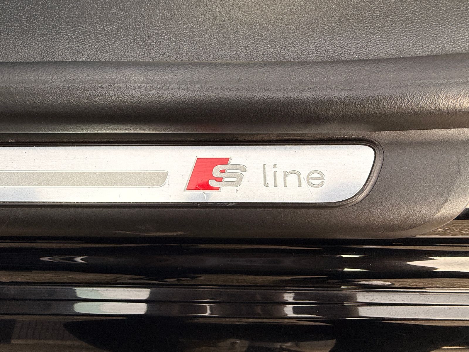 Fahrzeugabbildung Audi 2.0 TFSI quattro/S-LINE/AUTOMATIK/RS-SITZE/LED