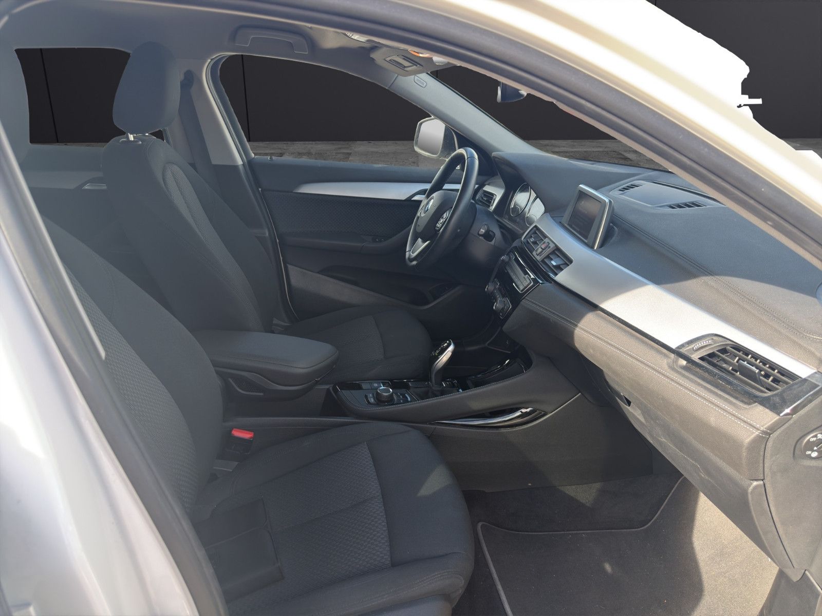 Fahrzeugabbildung BMW X2 sDrive 18 i Advantage/Performance/Tempomat/