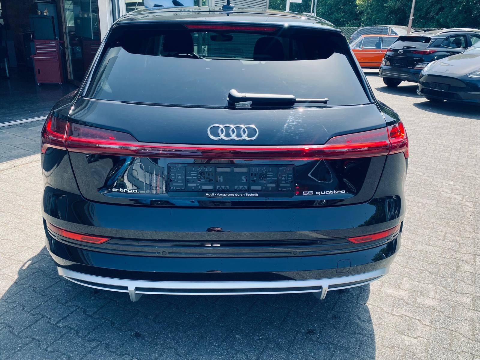 Fahrzeugabbildung Audi e-tron 55 Quat S LINE LUFT+LED+NAVI+SHZ+KAM+B&O+