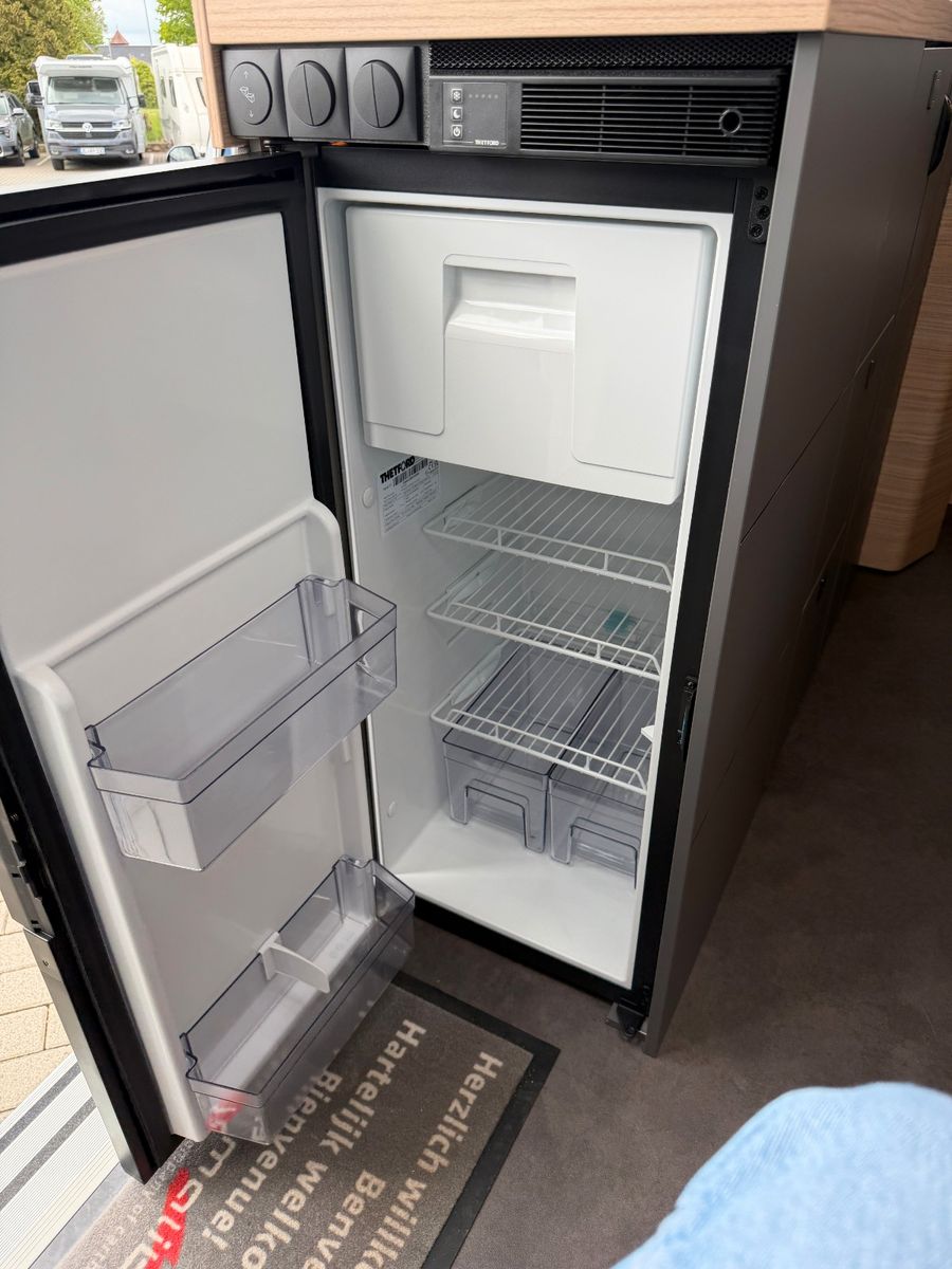 Fahrzeugabbildung Malibu Van first class - two rooms GT skyview 640 LE RB