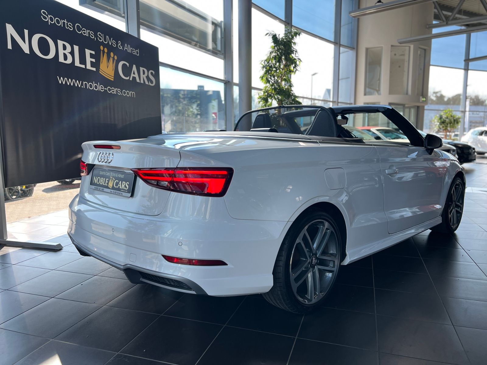 Fahrzeugabbildung Audi A3 Cabriolet S line sport LED NAV SHZ PDC 18"